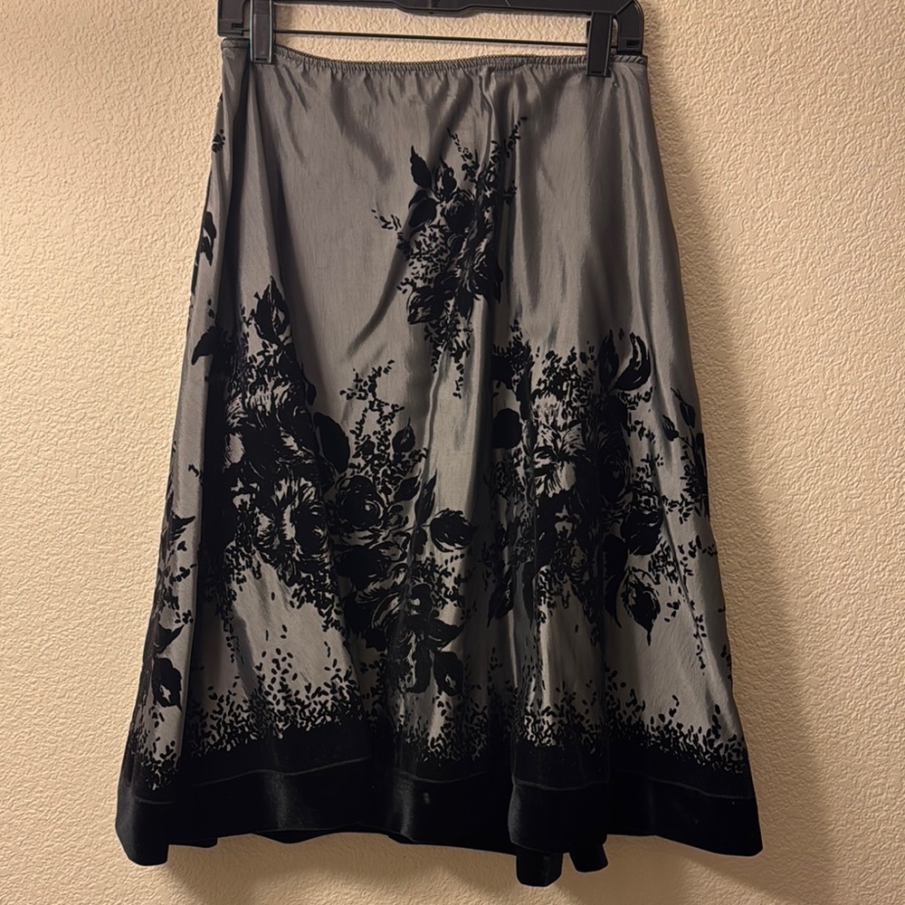 Elegant Black and Gray Velvet Floral Skirt